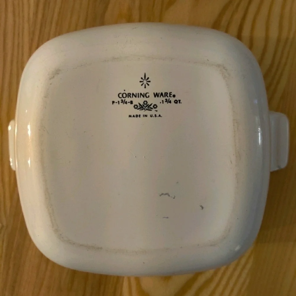 Corning Ware 1 3/4 qt Cornflower casserole dish